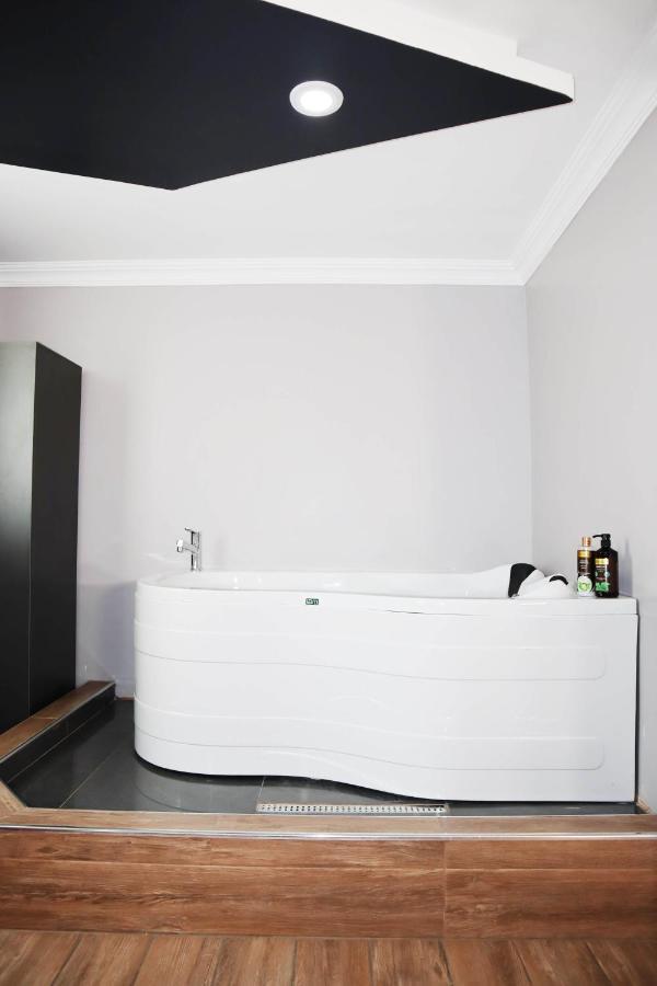 Grand Onur Hotel Istanbul Bagian luar foto